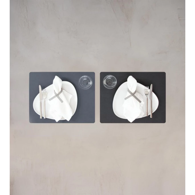 Rabatt ✔️ Lind DNA Double Square Nupo Tischset - 4er Set - 4er Set - 35x45 Cm - Dark Blue/black 👏 5 Rabatt ✔️ Lind DNA Double Square Nupo Tischset - 4er Set - 4er Set - 35x45 Cm - Dark Blue/black 👏 – Bild 3