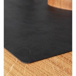 Blitzangebot ❤️ Lind DNA Square Double Cloud Tischset - 4er Set - 4er Set - 35x45 Cm - Black/red 💯 -Lind DNA Shop unnamed file 1494