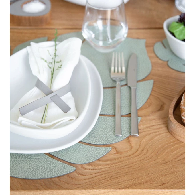 Großhandel 🎁 Lind DNA Monstera Leaf Hippo Tischset - 4er Set - 4er Set - Größe L: 42x35 Cm - Olive Green 😉 6 Großhandel 🎁 Lind DNA Monstera Leaf Hippo Tischset - 4er Set - 4er Set - Größe L: 42x35 Cm - Olive Green 😉 – Bild 4