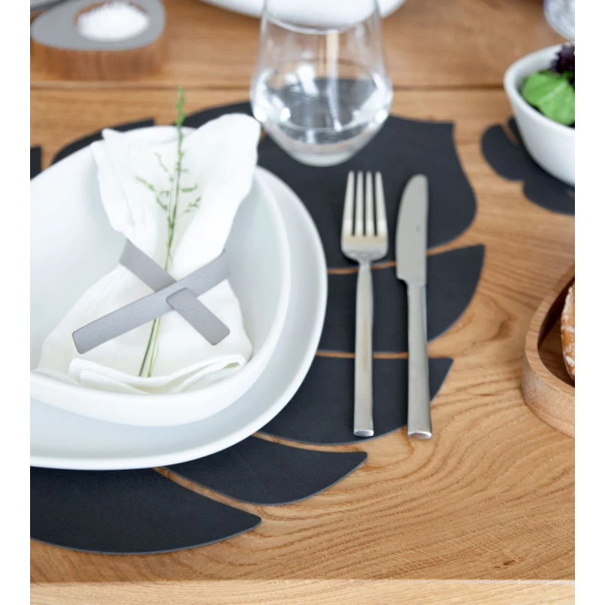 Bestes Angebot 🧨 Lind DNA Monstera Leaf Nupo Tischset - 4er Set - 4er Set - Größe L: 42x35 Cm - Black 👍 6 Bestes Angebot 🧨 Lind DNA Monstera Leaf Nupo Tischset - 4er Set - 4er Set - Größe L: 42x35 Cm - Black 👍 – Bild 4