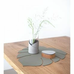 Bestpreis 🎁 Lind DNA Monstera Leaf Nupo Tischset - Größe L: 42x35 Cm - Army Green 😉 -Lind DNA Shop unnamed file 1696